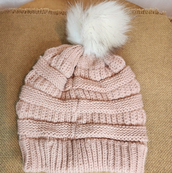C.C. Exclusives Winter Beanie knit hat, NWOT light pink with white/ crea… - Picture 3 of 3